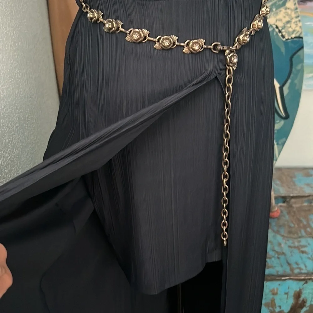 Lulu’s Black Swan, Flirty, Funky & Fabulous,Sexy Layered look, Classic,Timeless - Picture 9 of 15